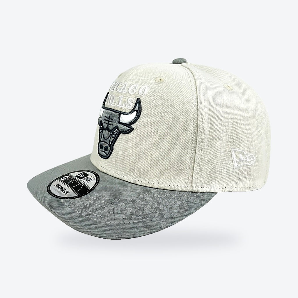 Gorra Bulls New Era Ajustable – crema y gris, vista frontal