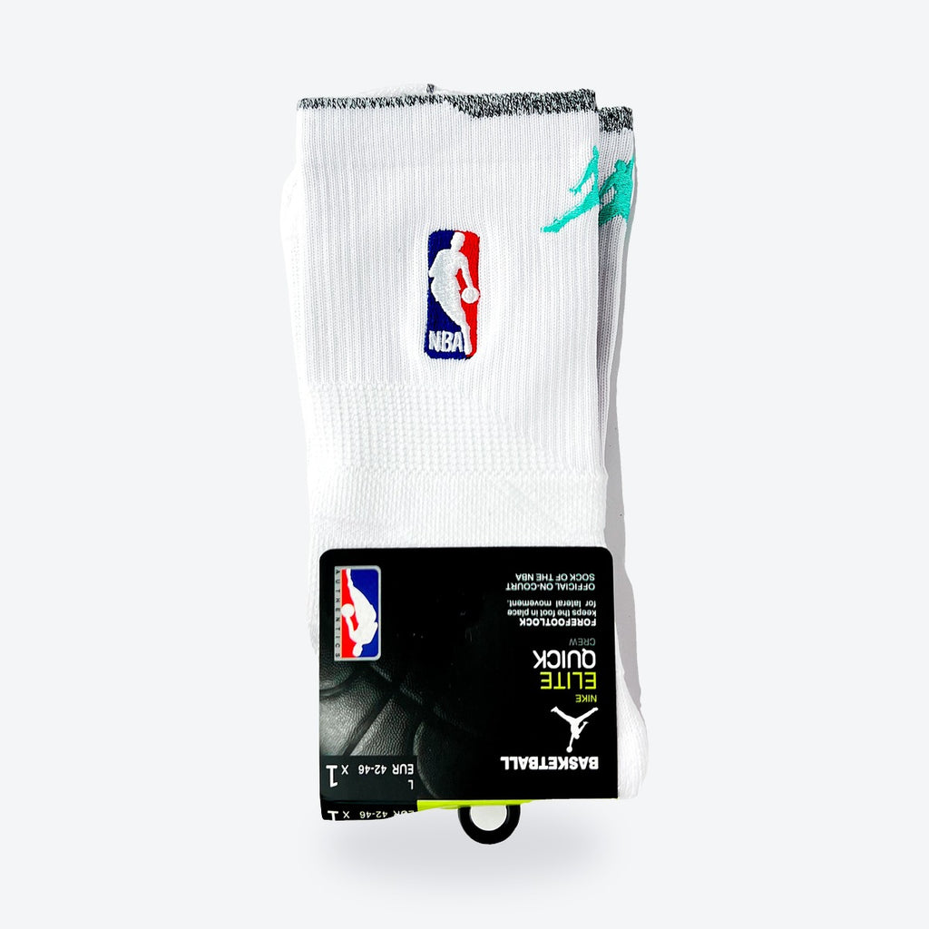 Calcetines Jordan Elite Quick NBA – blancos con detalles grises y logo Jumpman turquesa, en su empaque