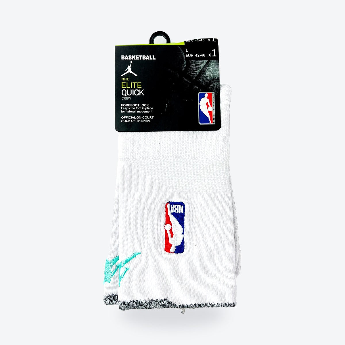 Calcetines Jordan Elite Quick NBA – blancos con detalles grises y logo Jumpman turquesa, en su empaque