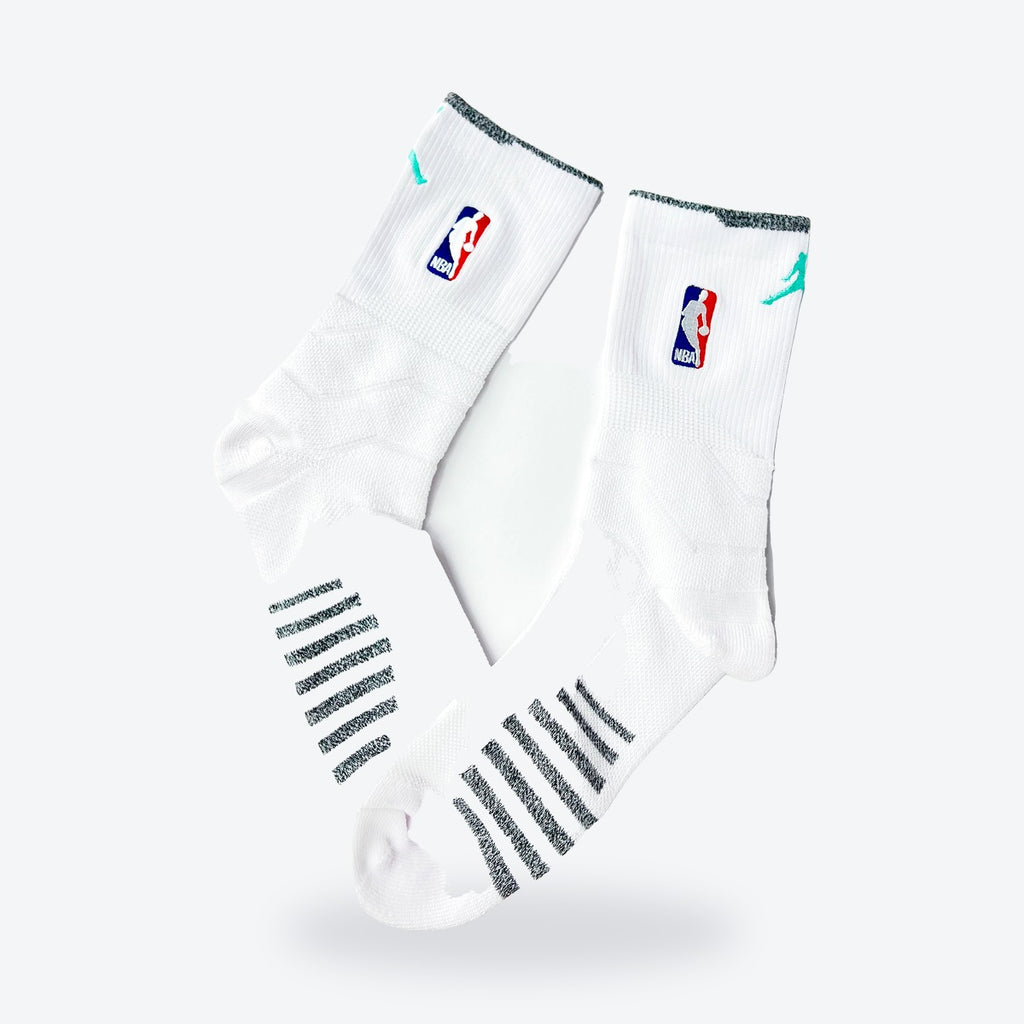 Calcetines Jordan Elite Quick NBA – blancos con detalles grises y logo Jumpman turquesa, par