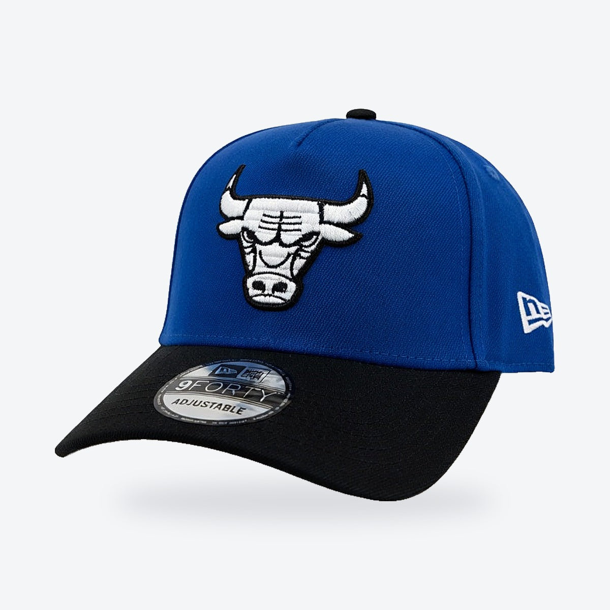 Gorra Bulls New Era Ajustable – azul y negra, vista frontal