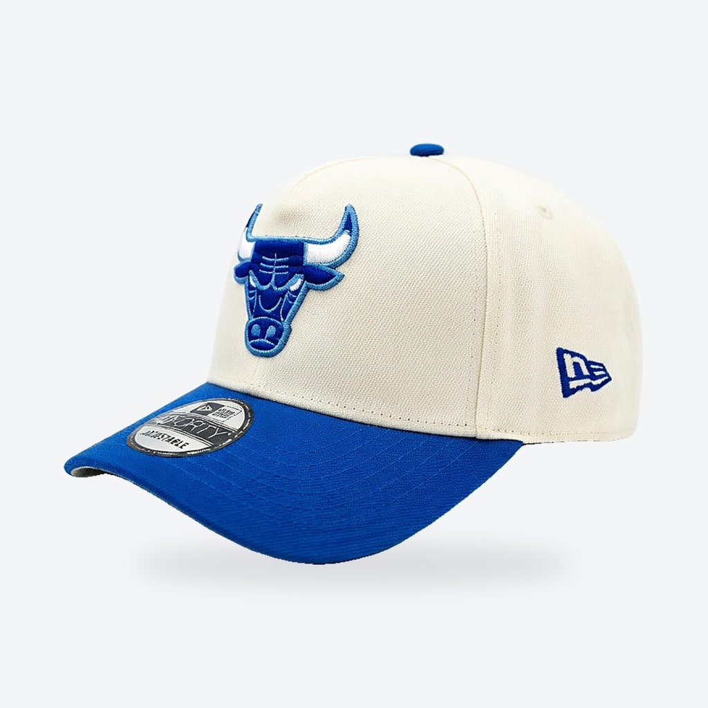 Gorra Bulls New Era Ajustable – crema y azul, vista frontal