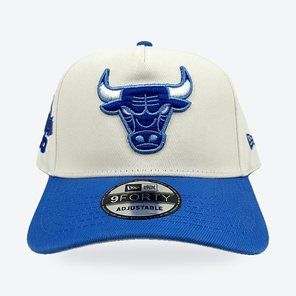 Gorra Bulls New Era Ajustable – crema y azul, vista de frente