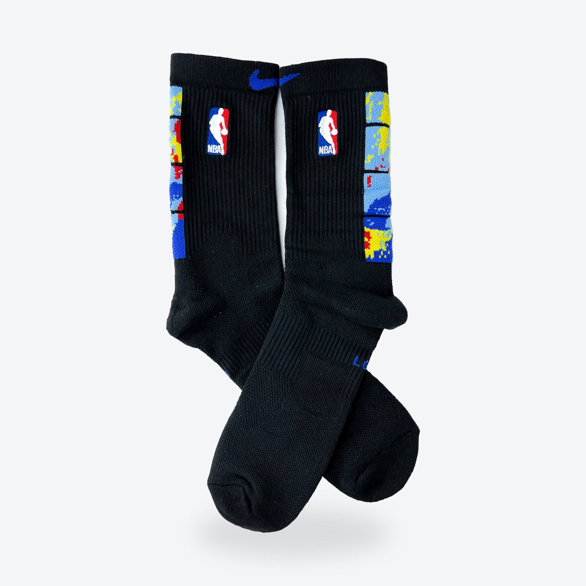 Calcetines Nike Élite Crew – negros con diseño pixel art multicolor, par