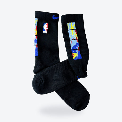 Calcetines Nike Élite Crew – negros con diseño pixel art multicolor, par