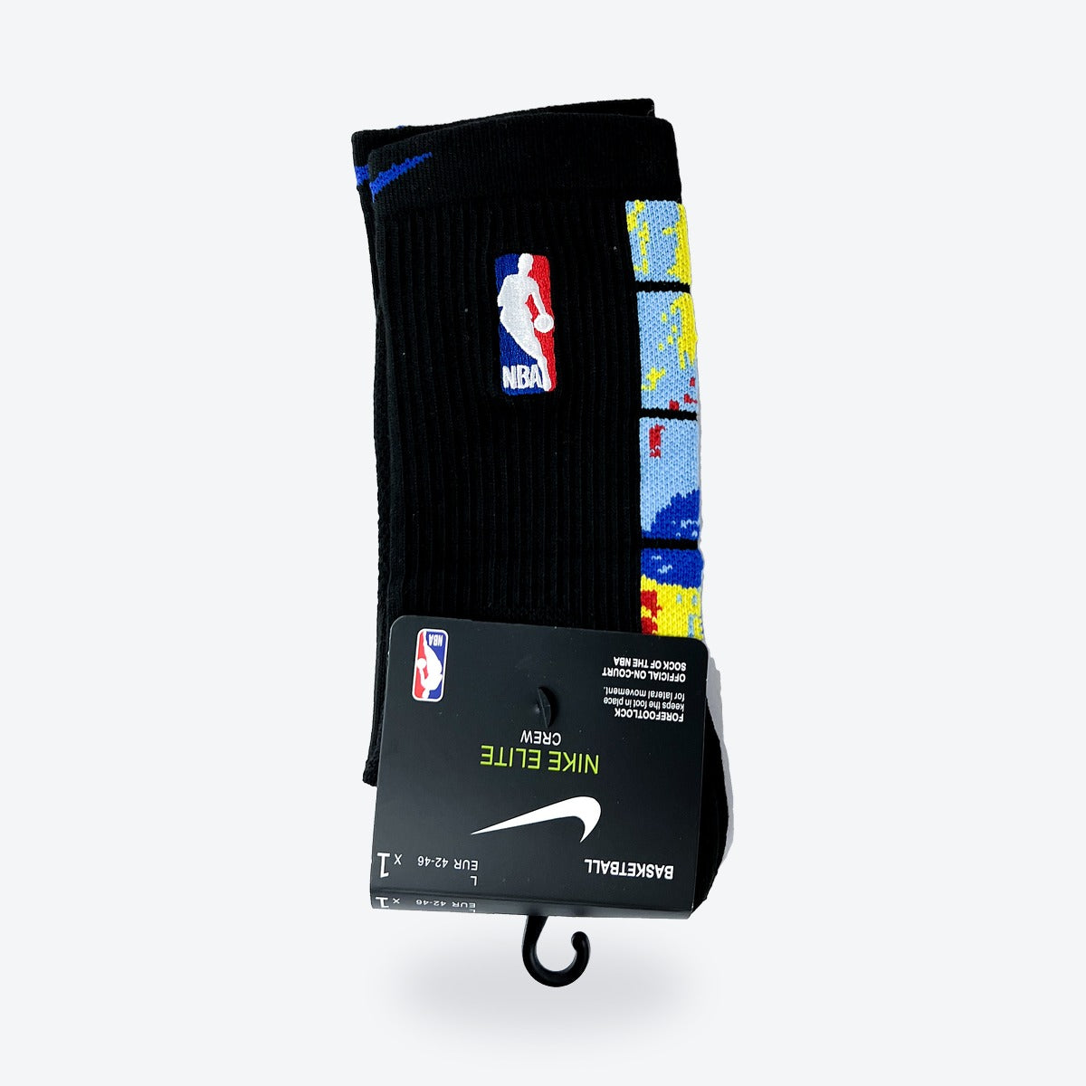 Calcetines Nike Élite Crew – negros con diseño pixel art multicolor, en su empaque