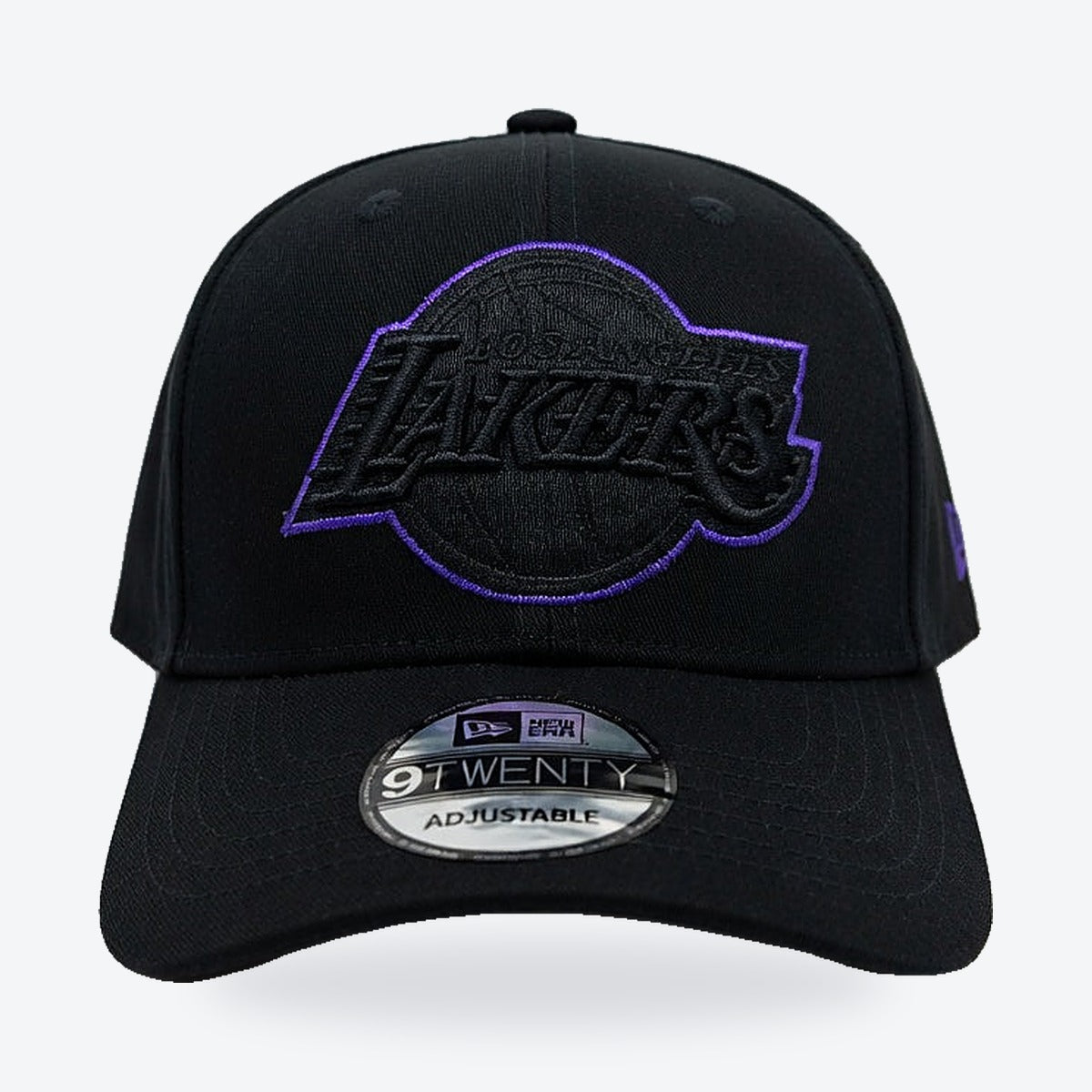 Gorra Lakers New Era Ajustable – negra con logo morado, vista de frente