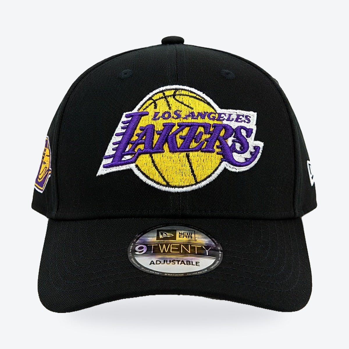 Gorra Lakers New Era Ajustable – negra con logo morado y dorado, vista de frente
