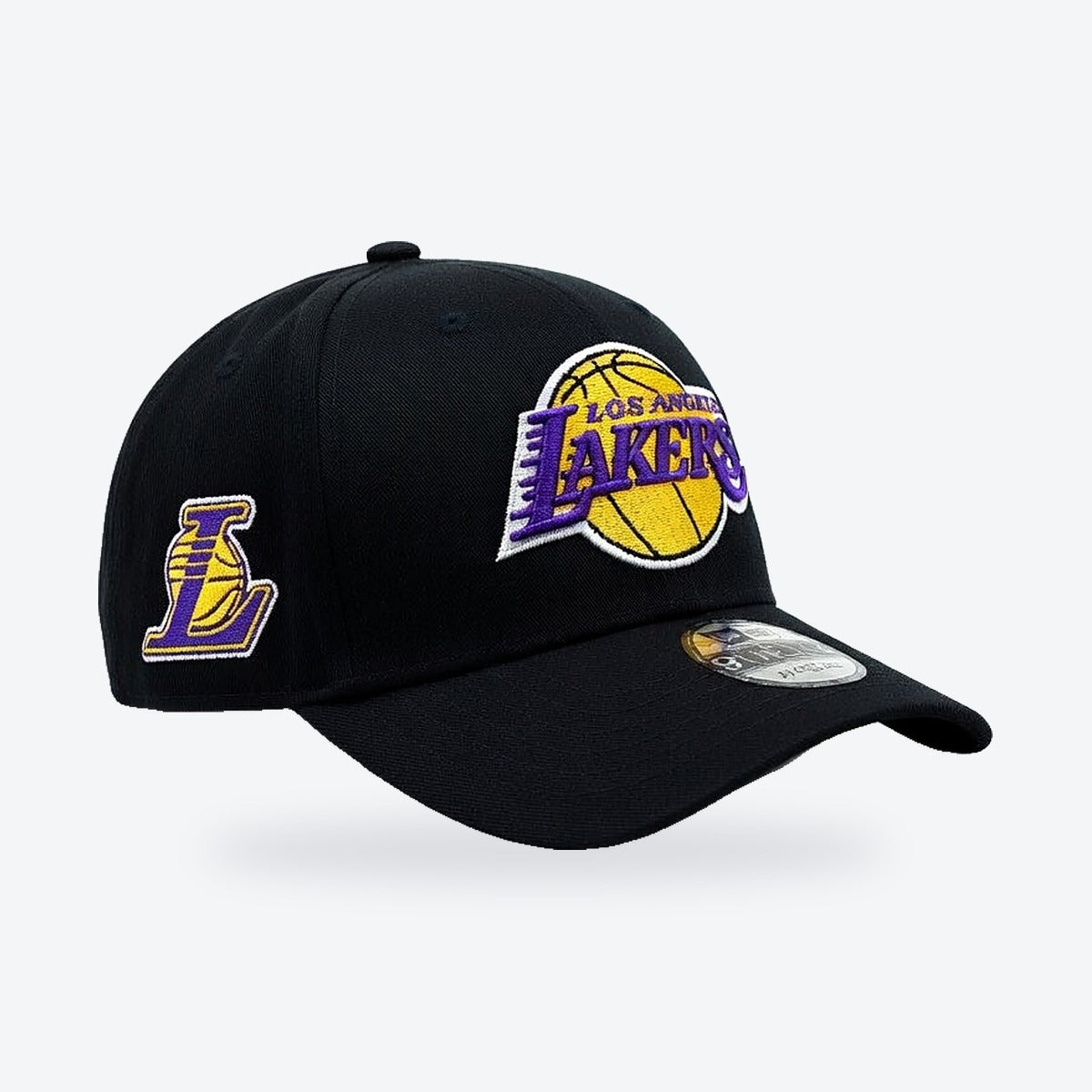 Gorra Lakers New Era Ajustable – negra con logo morado y dorado, vista lateral