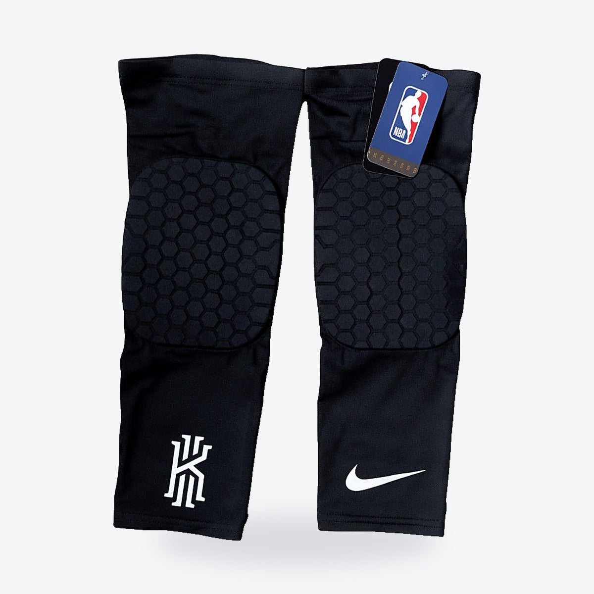 Rodilleras Nike Kyrie Irving – negras, par con su empaque